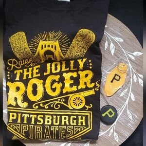 Pittsburgh Pirates Jolly Roger T Shirt Keychain Phone Pog Bundle XL